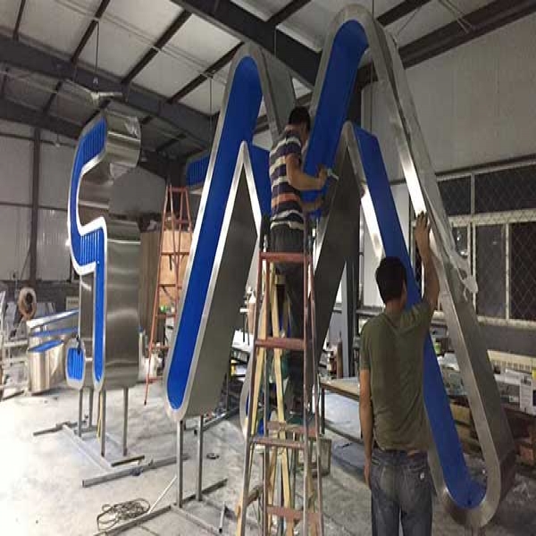 标识标牌设计制用应用场景的载体选择决策矩阵