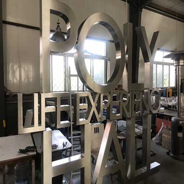  企业园区标识导视系统的载体选择策略与设计理念