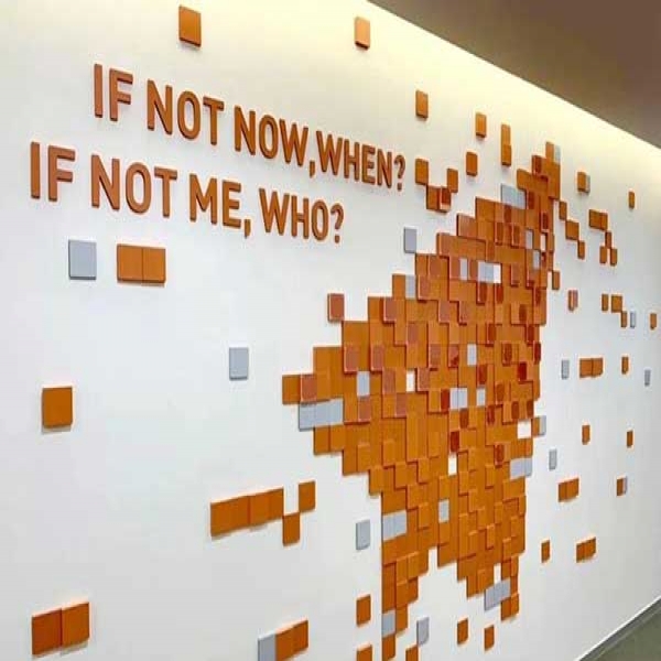 设计中如果运用色彩突出文化墙的核心主题